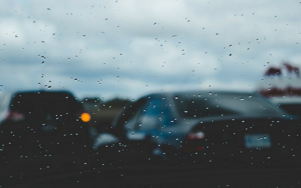 como conduzir à chuva segurança cartrack